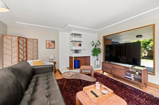 Building Photo - Mid-Century Classic! 3bd/3ba 2700 sf Short Term- FULLY FURNISHED!