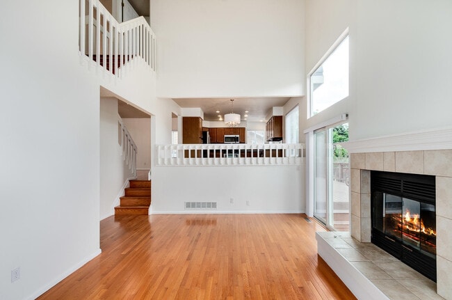 Building Photo - 1350 Knollwood Way