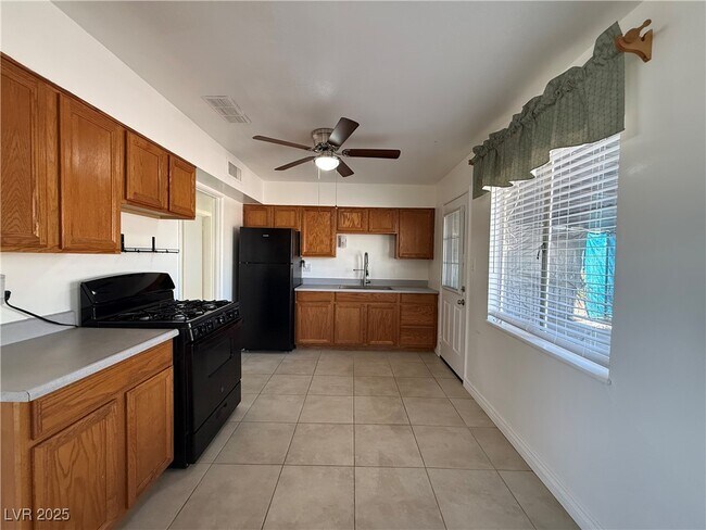 Building Photo - 2721 N Webster St