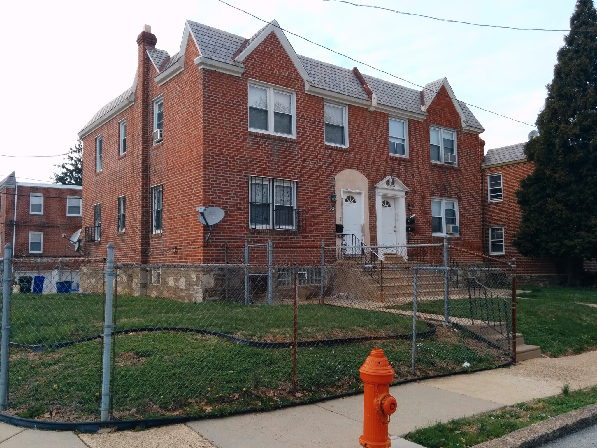 Exterior - 1602 E McPherson St