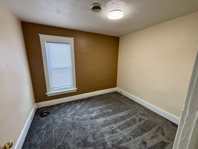 Building Photo - 306/308w2nd