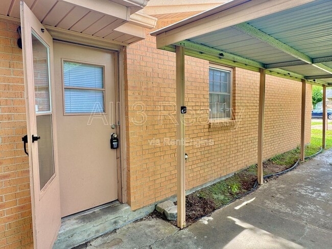 Building Photo - 3253 Windwood Dr