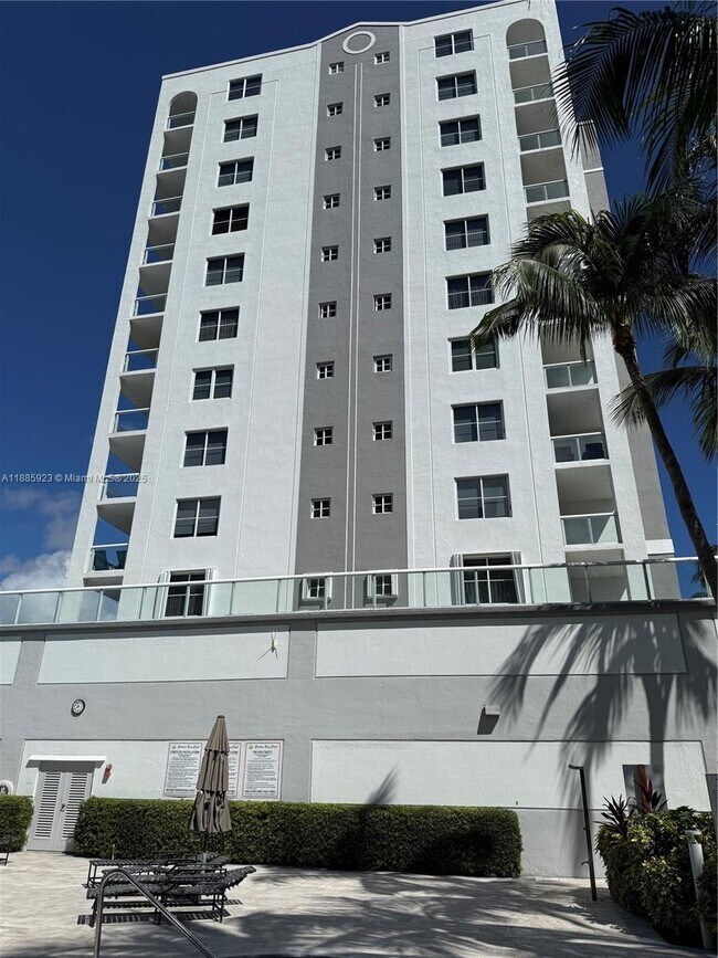 Building Photo - 17050 N Bay Rd