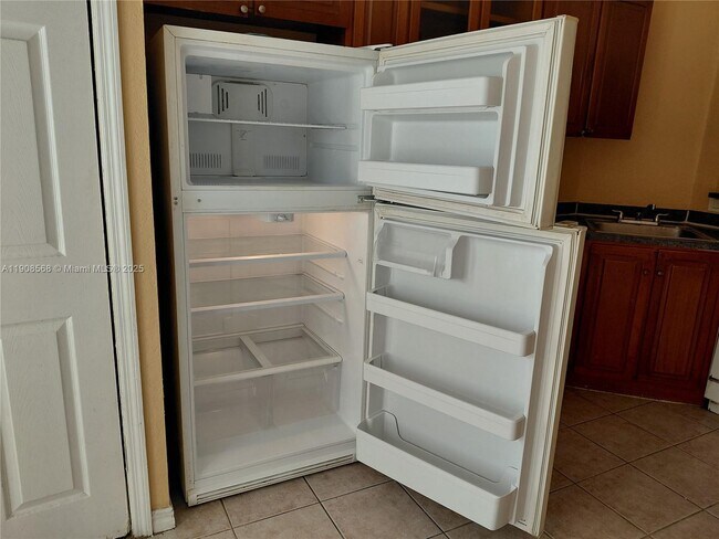 Building Photo - 83 NE 13th Ave