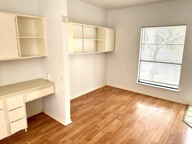 Building Photo - 7901 Cambridge St