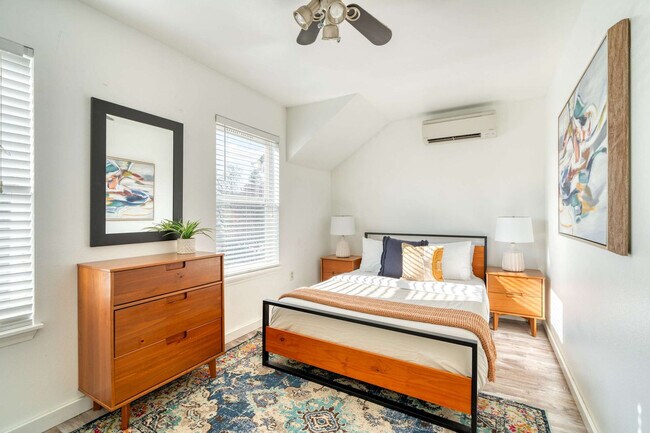 Building Photo - 5040 NE 18th Ave