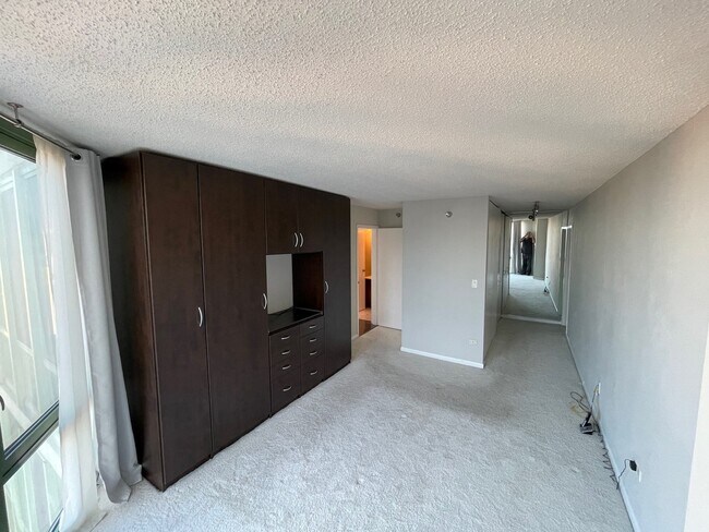 Building Photo - 111 W Maple St