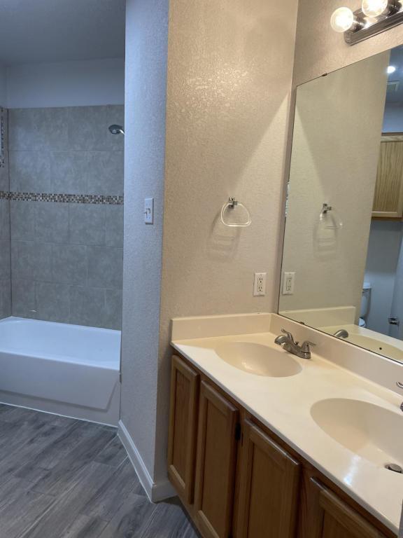 Building Photo - 2211 Garrett Dr