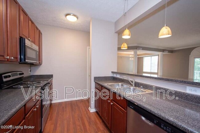 Building Photo - 2704 Bradford Commons Dr