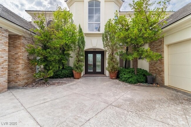 Building Photo - 2104 Redbird Dr