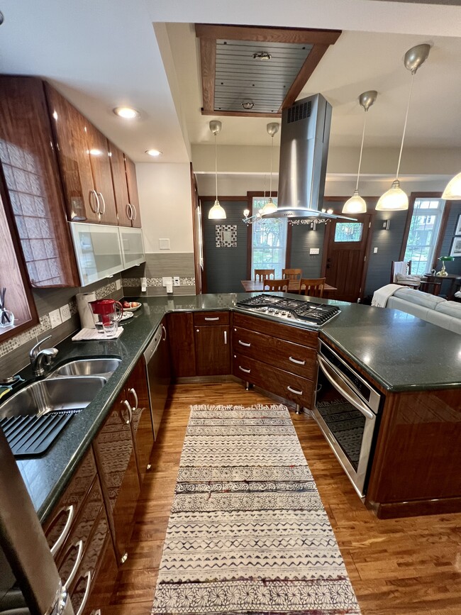 Building Photo - 1003 Court St