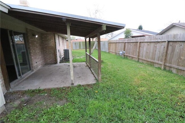 Building Photo - 5813 Crest Willow Dr