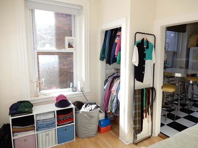 Building Photo - 274 Cambridge St