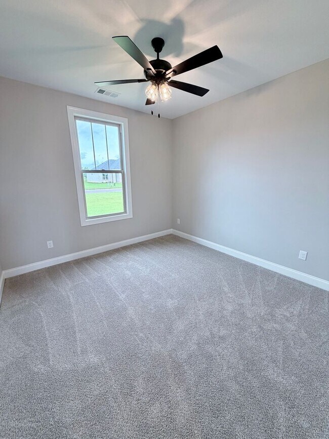 Building Photo - 204 Farmland Cir