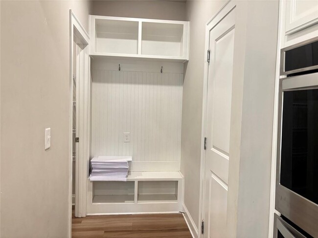 Building Photo - 5800 Arbor Green Cir