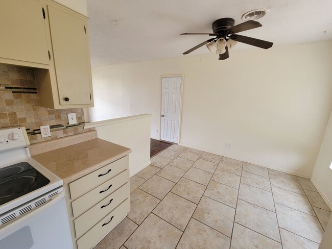 Building Photo - 3 bed move in ready!