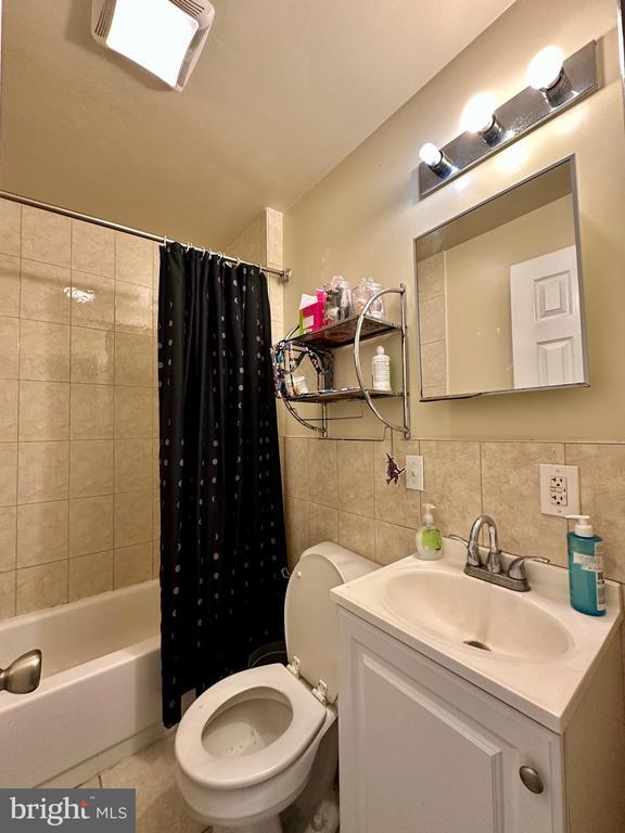 Building Photo - 1429 W Norris St