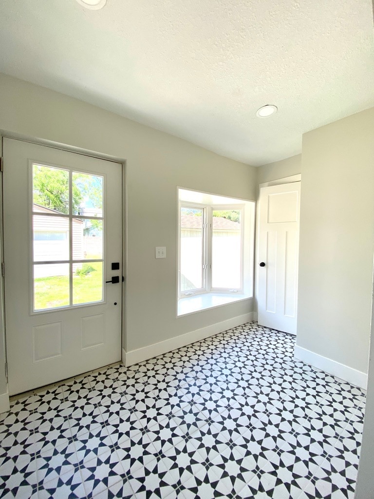 Main floor laundry/mudroom - 1301 Hewitt Ave