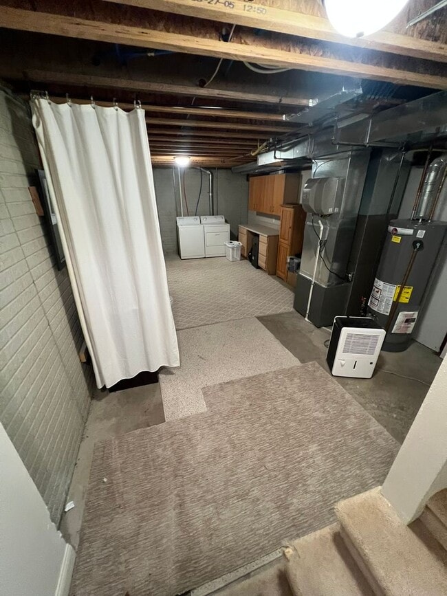 Building Photo - Great family home next door to Edwards Elementary in west Ames-4 bedroom 3 1/2 baths, 2 car garag...