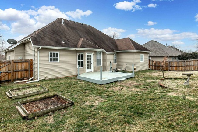 Building Photo - Charming 4 bedroom home available in Nixa