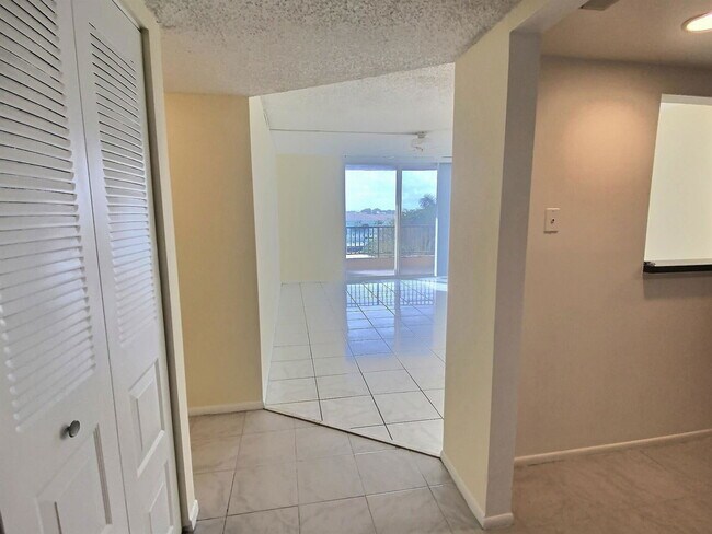 Building Photo - 1421 S Ocean Blvd