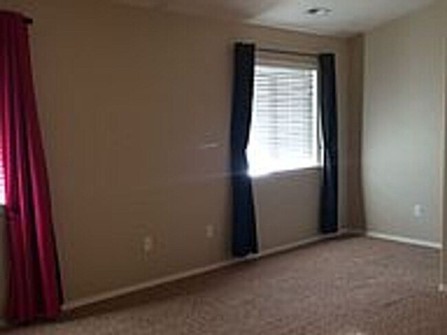 Building Photo - Comfort Meets Convenience in the Heart of Pullman