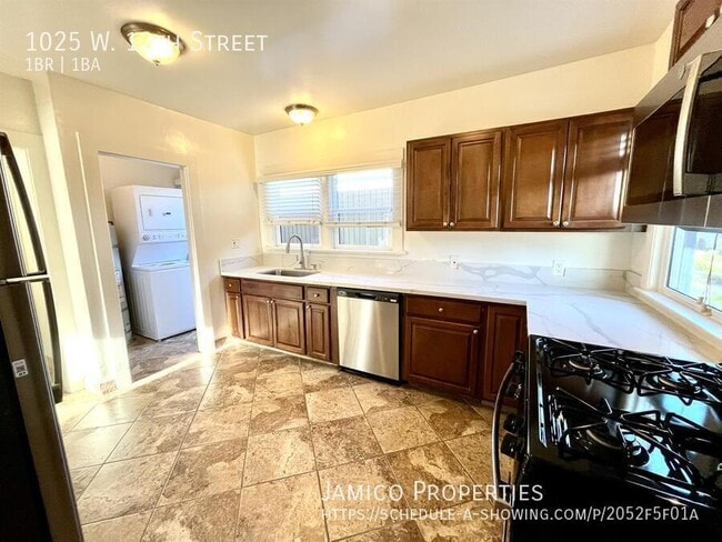 Building Photo - 1025 W 12th St