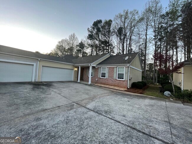 Building Photo - 124 Cottesford Dr SW