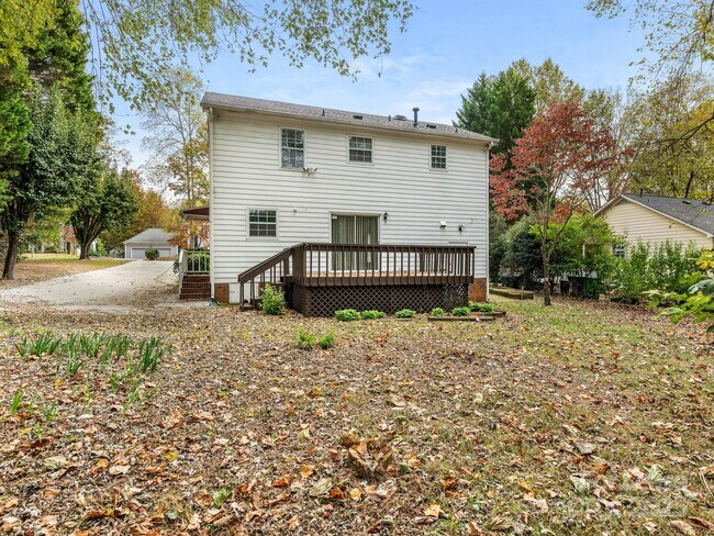 Building Photo - 9701 Kent Village Dr