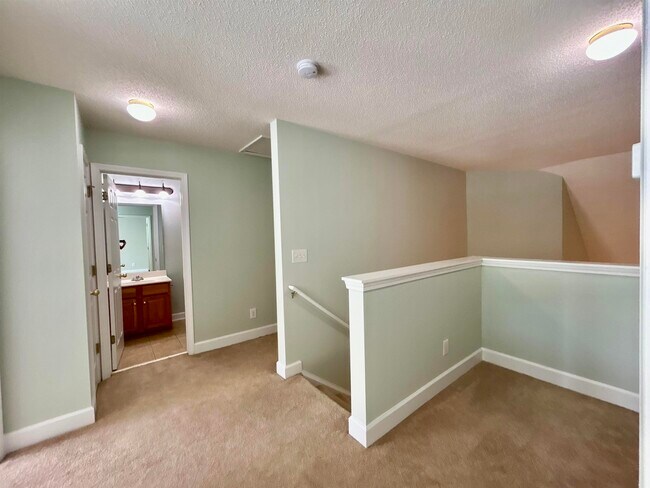 Building Photo - 200 Mossy Stone Ct