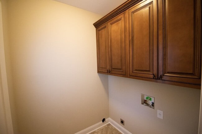 Building Photo - 1343 Ambleside Dr