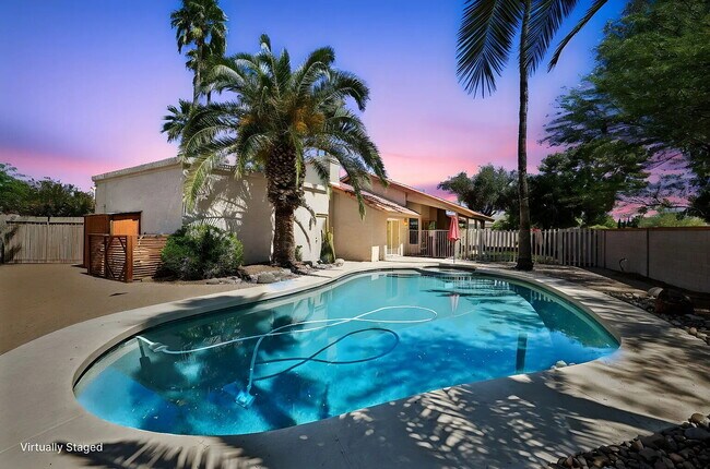 Building Photo - SPARKLING PRIVATE POOL, BEAUTIFUL HOME, UNBEATABLE LOCATION!