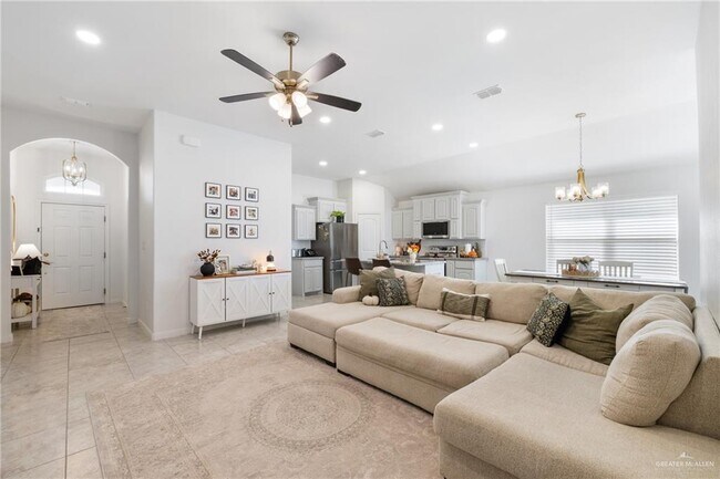 Building Photo - 18-25th 1/2 S 25 1/2