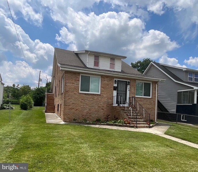 Primary Photo - 4009 Elderon Ave
