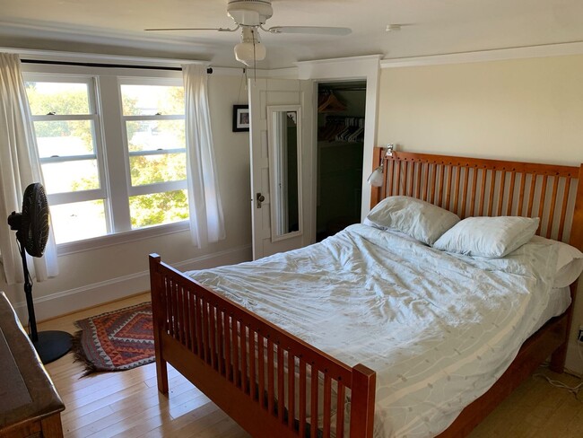 Building Photo - large home in the heart of Berkeley with a...