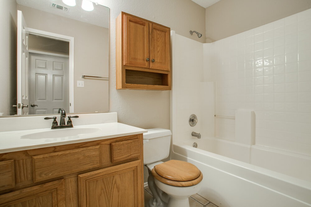 Building Photo - 6705 W Lynn Creek Dr