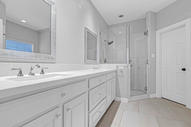 Building Photo - 13527 Brookbluff Ln