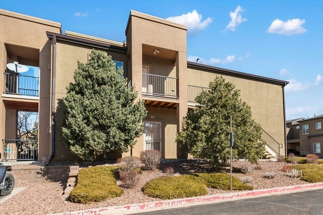 Building Photo - Immaculate 2 Bed 2 Bath Condo with Pikes Peak Views in D49!!!