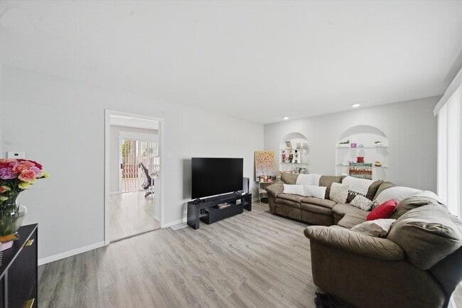 Building Photo - 110 Villa Rd