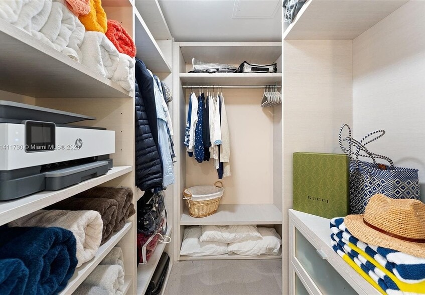 Building Photo - 88 SW 7th St