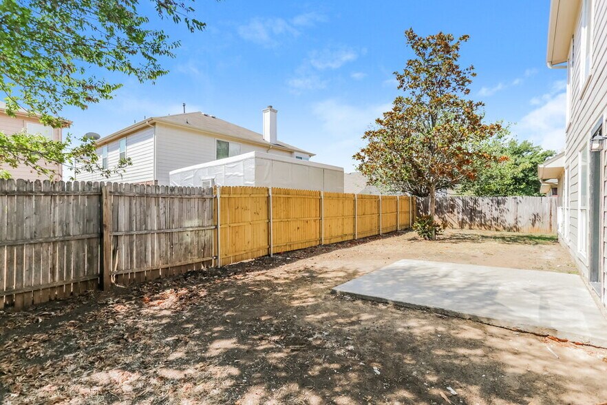 Building Photo - 3205 Stonewall Ln