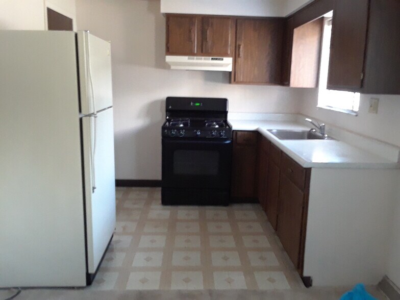 Large upgraded appliances - 406 Brierly Ln