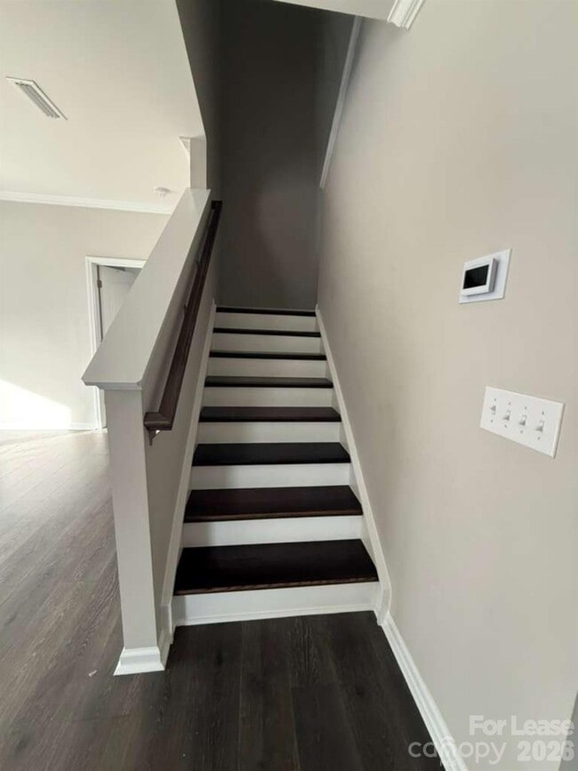 Building Photo - 2035 Beacon Ave