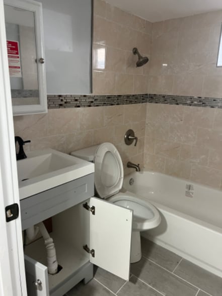 Building Photo - 121 Stone St