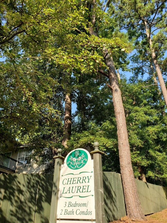Building Photo - 1100 Greentree Ct
