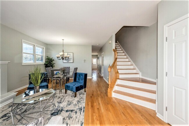 Building Photo - 1233 W 33rd St