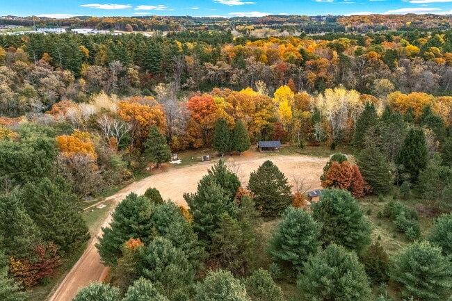 Building Photo - Designer 4 Bedroom Home with Sauna and Walk-Out Lower Level - Available May or June 1st