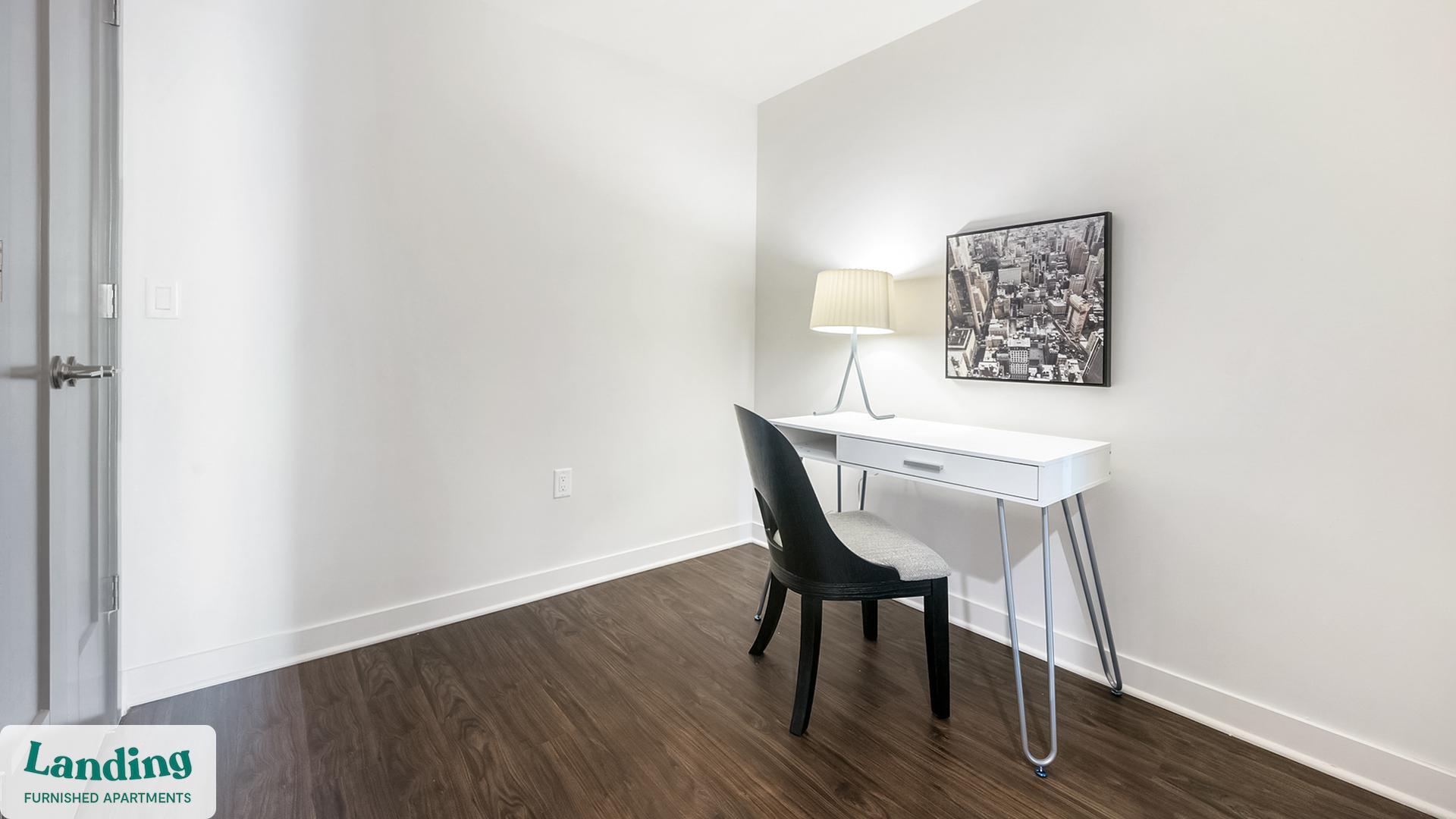 Building Photo - 350 Maple Dr SW