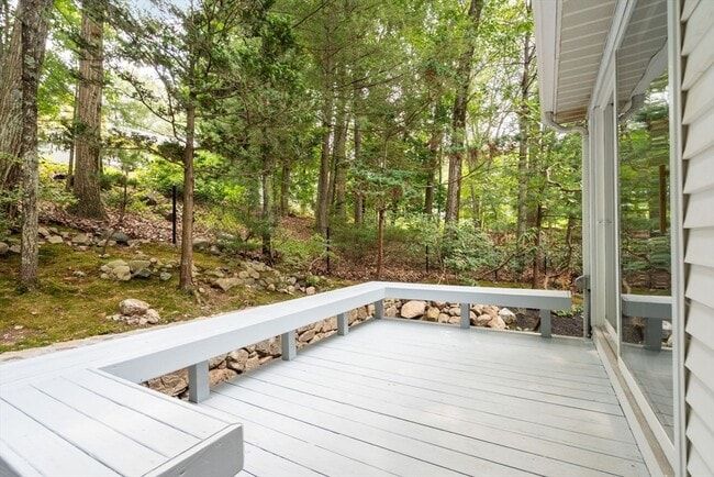 Building Photo - 10 Pinewood Cir