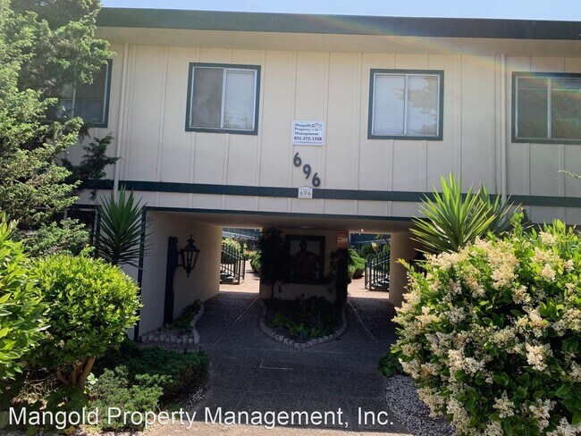 Building Photo - 696 Casanova Ave